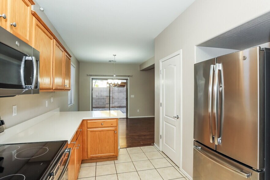 Building Photo - 865 E Stottler Dr