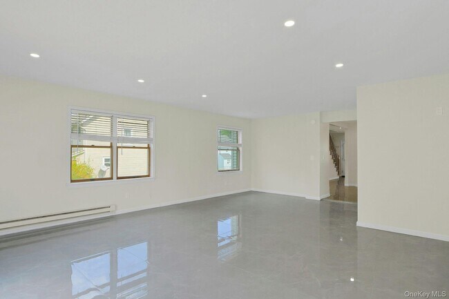 Building Photo - 22 Firth St