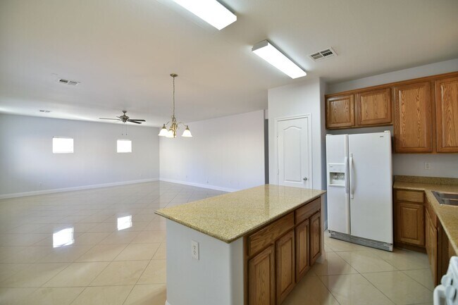 Building Photo - BEAUTIFUL 4BED/3BATH Home w/ 2 Car Garage ...