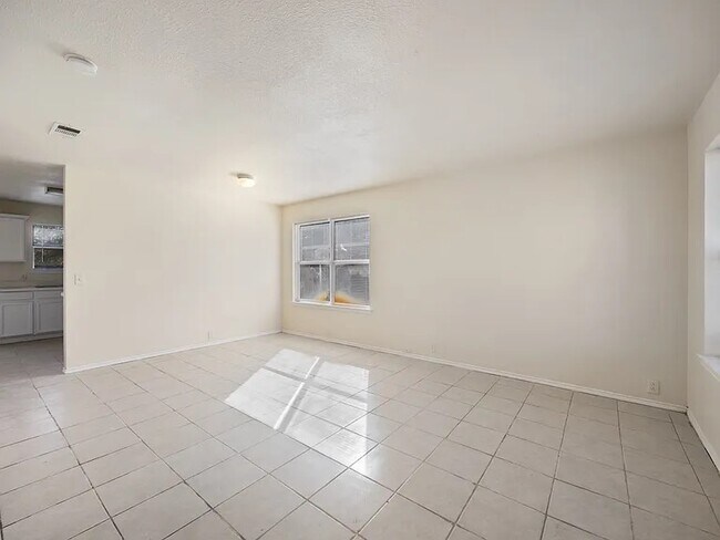 Building Photo - 211 Prentice Dr