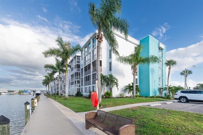 Building Photo - 4900 38th Way S