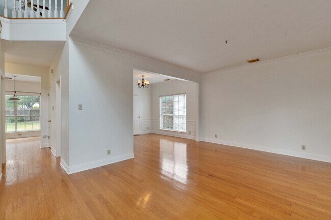 Building Photo - Charming Home in the Coveted River Place C...