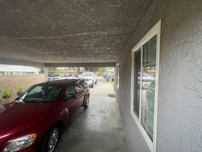 Building Photo - Beautifully Renovated 2-Bedroom Front Home...