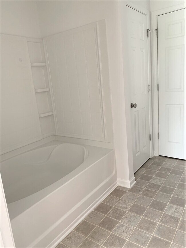 Building Photo - Beautiful town home in Summerville