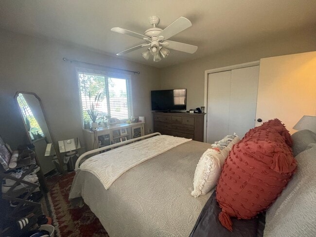 Building Photo - $0 DEPOSIT OPTION. CHARMING 3-BEDROOM HOME WITH LARGE YARD AND EASY ACCESS TO I-25 AND I-225