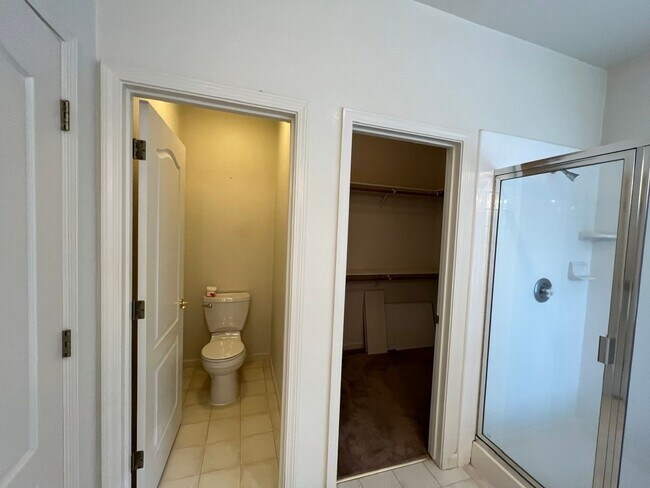 Building Photo - 4 bedrooms with 3 car garage in Rose Lane ...