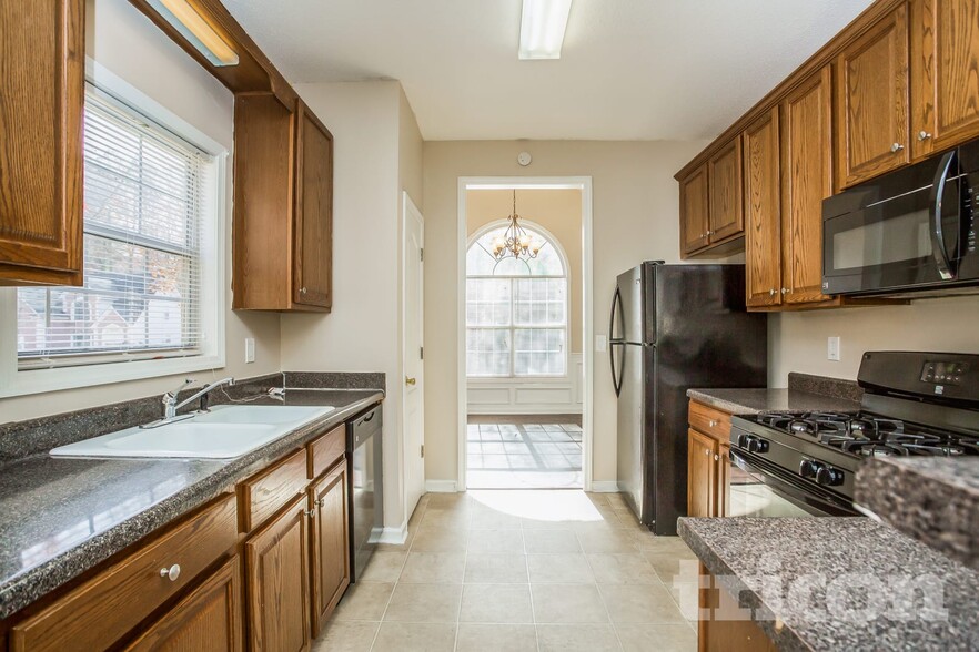 Building Photo - 4577 Garden City Dr