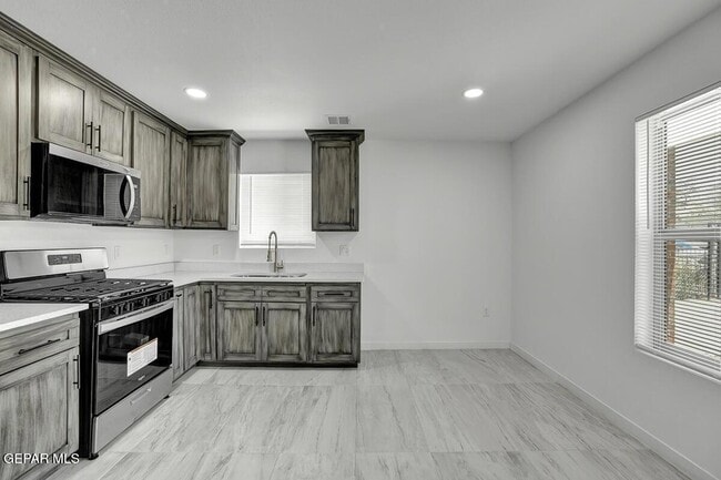 Building Photo - 1107 Myrtle Ave