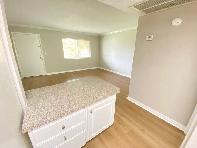 Building Photo - 121 Oyster Bay Cir