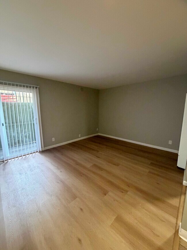 Building Photo - 2124 90th Ave