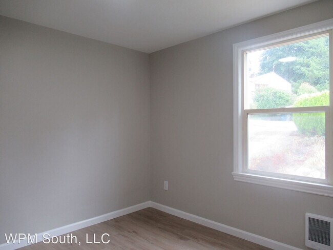 Building Photo - 2 br, 1 bath House - 435 Windsor Way NE