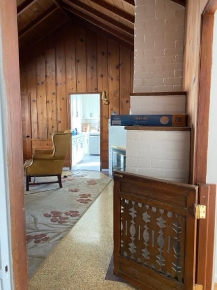 DEN - 4838 Cartwright Ave