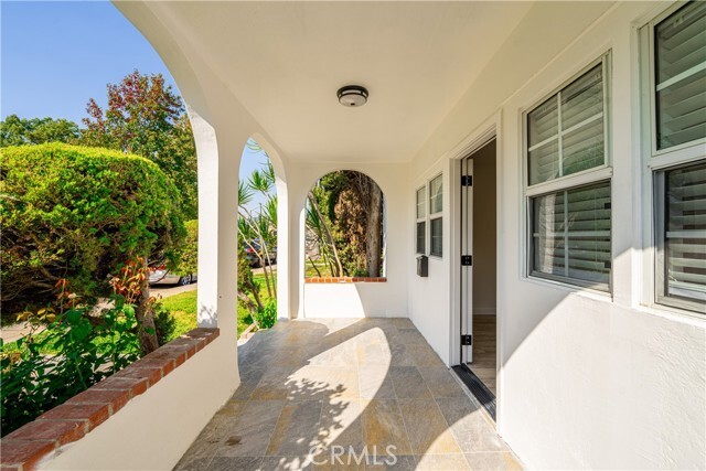 Building Photo - 319 Roads End St