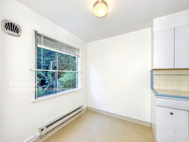 Building Photo - 4709 40th Ave NE