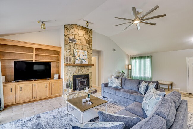 Building Photo - 634 Kettle Creek Dr