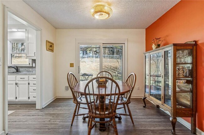 Building Photo - 1212 Torrey Pl SE