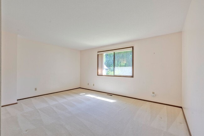 Building Photo - Single-Level Living Near South Hillsboro's Best Amenities