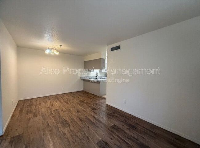 Building Photo - 1015 N Iowa St