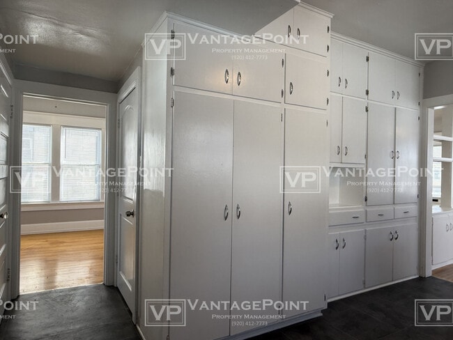 Building Photo - 722 Bond St