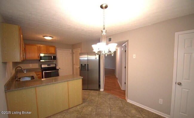 Building Photo - 10407 Pinoak View Dr