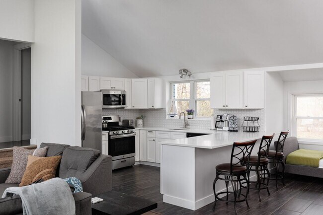 Building Photo - **Furnished Winter Rental** 3 Bed, 2 Bath Home on Wellesley Island