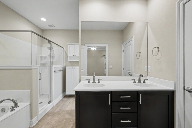 Building Photo - 490 Soundview Ct
