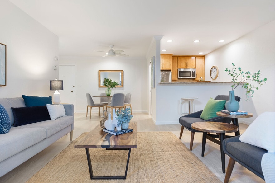 Building Photo - 811 York St