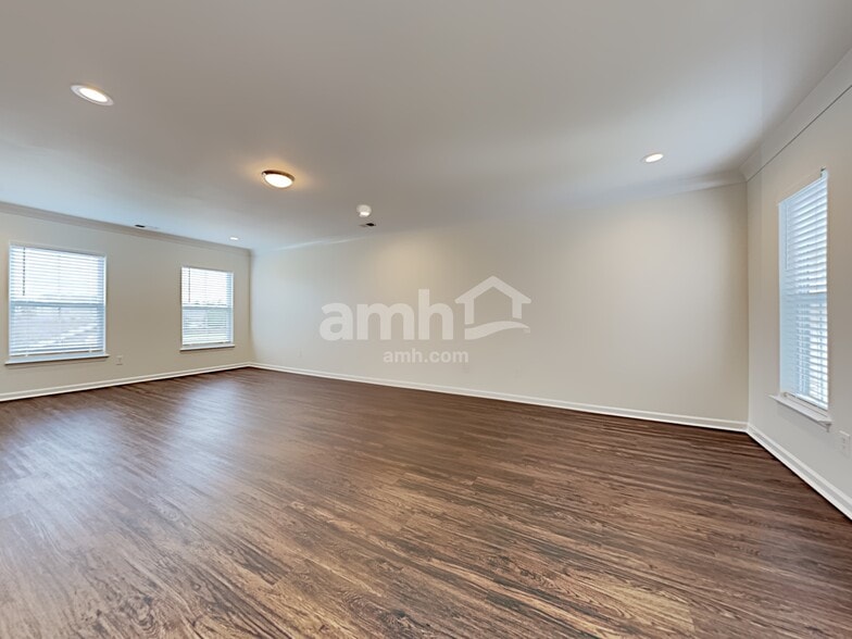 Building Photo - 305 Peters Creek Dr