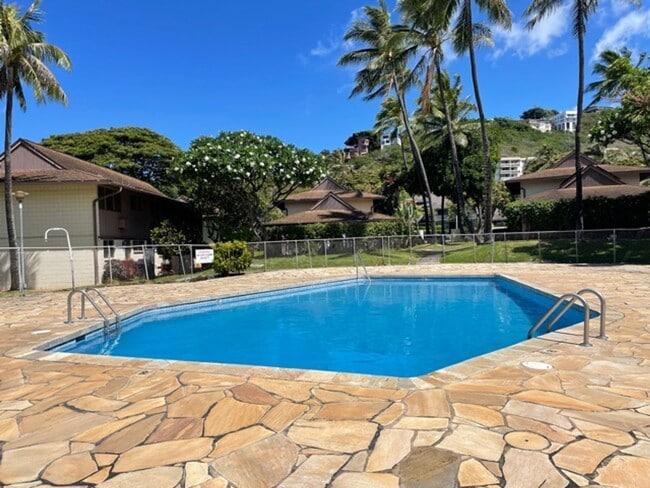 Building Photo - 2 Bedroom, 2 Bathroom, 1 Parking (Tropic G...