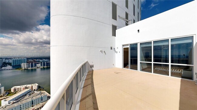 Building Photo - 18201 Collins Ave
