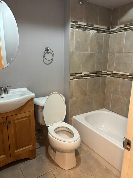 Building Photo - 1835 N Willington St