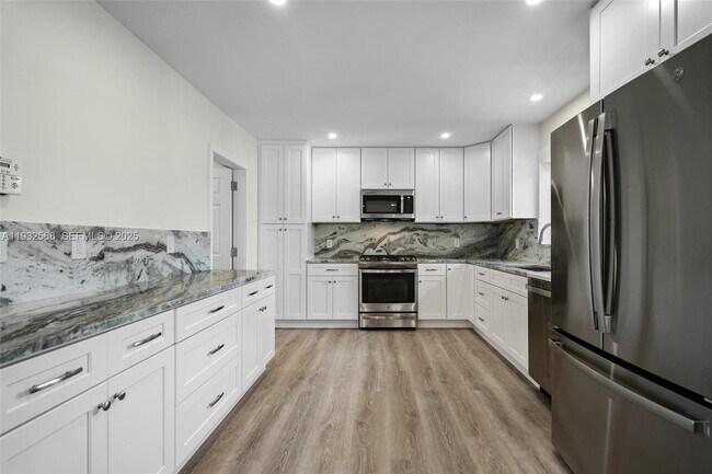 Building Photo - 251 SE 7th St