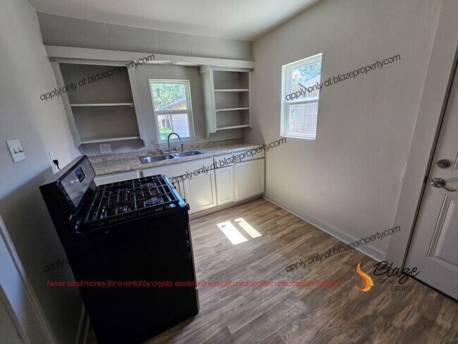 Building Photo - COMING SOON ! Charming 2-Bedroom Home ALL ...