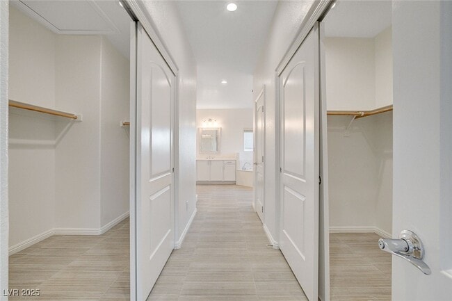 Building Photo - 1068 Riddle Glen St