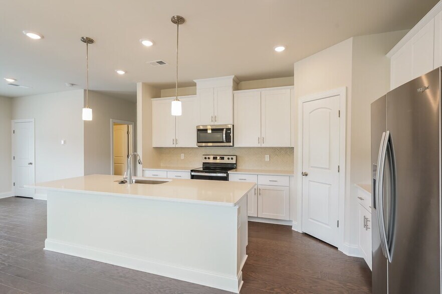 Building Photo - 1701 Tahoma Dr