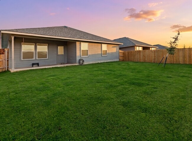 Building Photo - AVAILABLE JUNE 3RD ; APPLY ON OUR WEBSITE TODAY!!