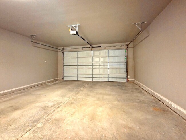 Building Photo - 1109 Preston Trails