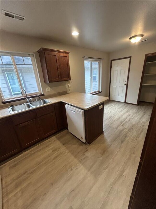 Building Photo - 330/332 Garfield St