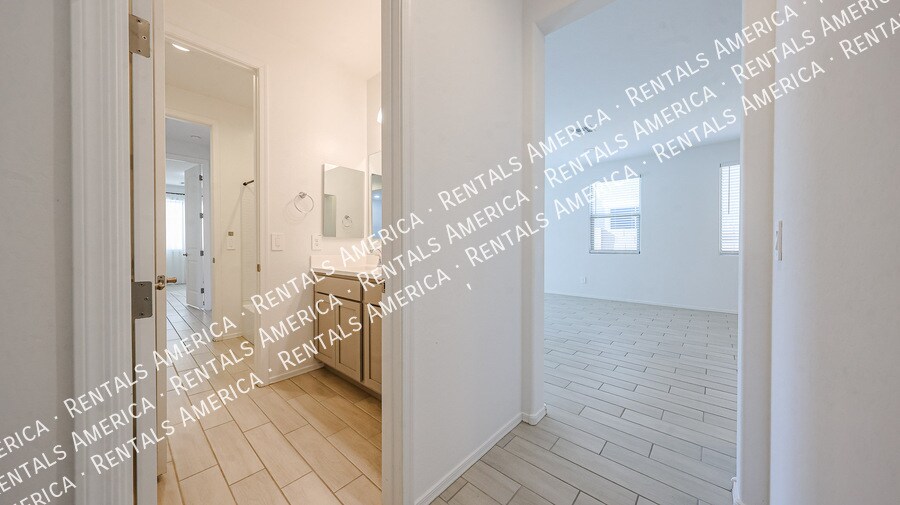 Building Photo - 15689 W Woodlands Ave