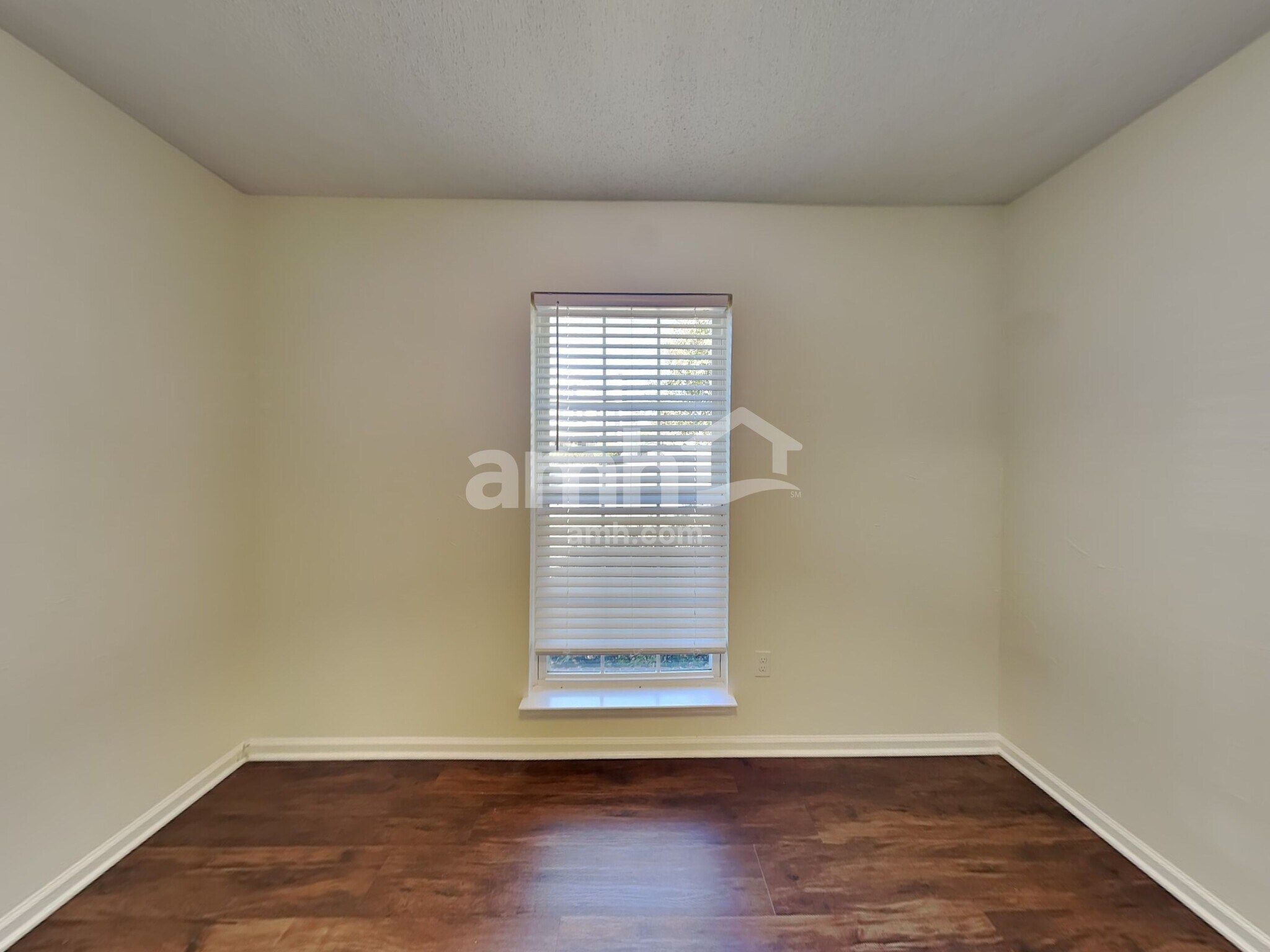 Building Photo - 7 Hazeltine Ct