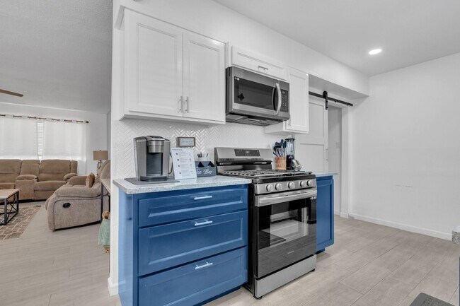 Building Photo - 9805 Sugarberry Dr