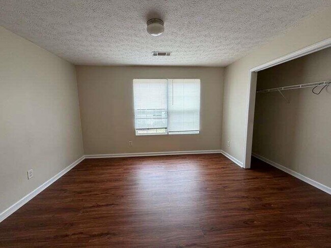 Building Photo - 5196 Tew Ln SW