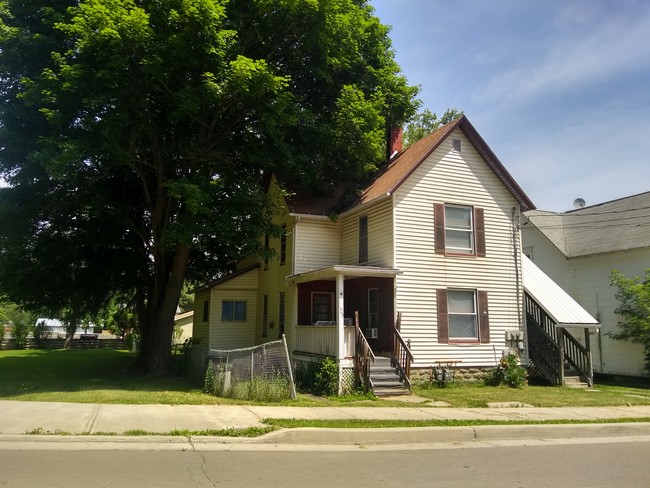 Primary Photo - 105 Steuben St
