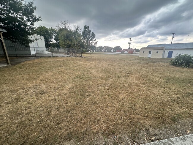 Building Photo - 10248 Dixie Beeline Hwy