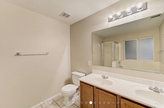 Building Photo - Spacious 3 bed!!!