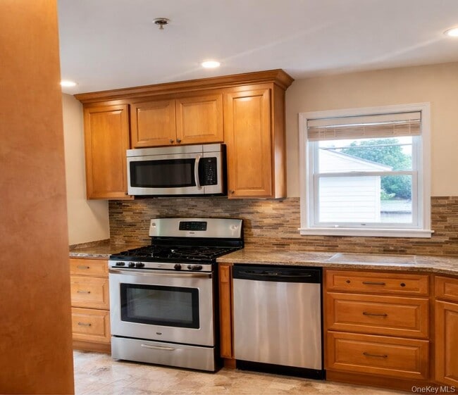 Building Photo - 632 Piermont Ave