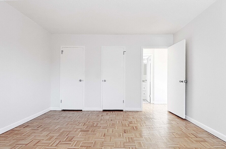 Bedroom - 300 Lynn Shore Dr