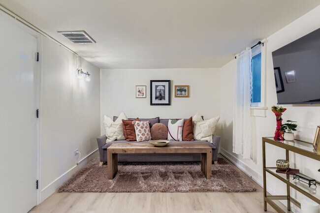 Building Photo - Charming 4-Bedroom Denver Home in West Hig...