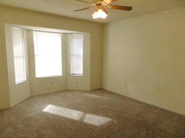 Building Photo - Beautiful Home Located In Shadow Hills & F...