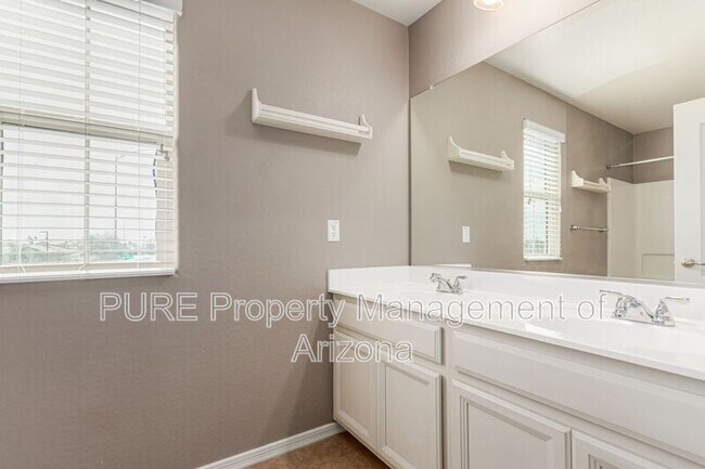 Building Photo - 1423 N Balboa